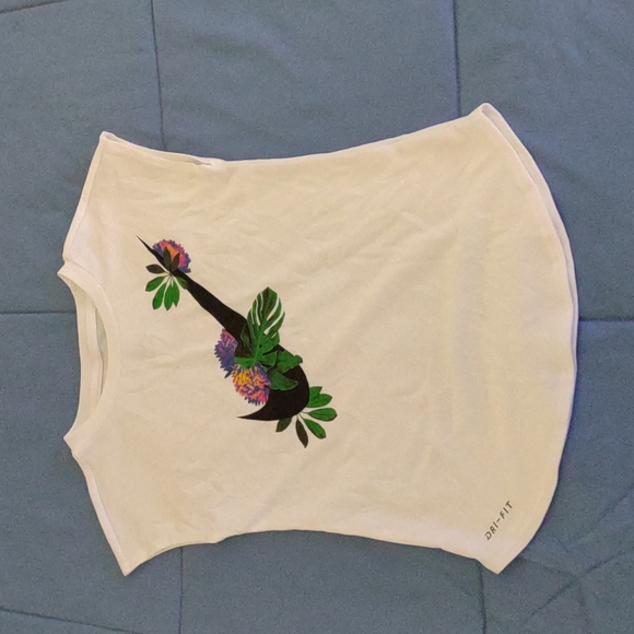 Girls Nike Shirt. Size 6X - Picture 1 of 3